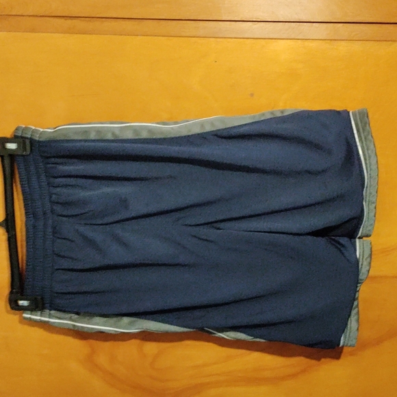 ✨Under Armor men's size medium blue mesh basketball shorts - Picture 3 of 4